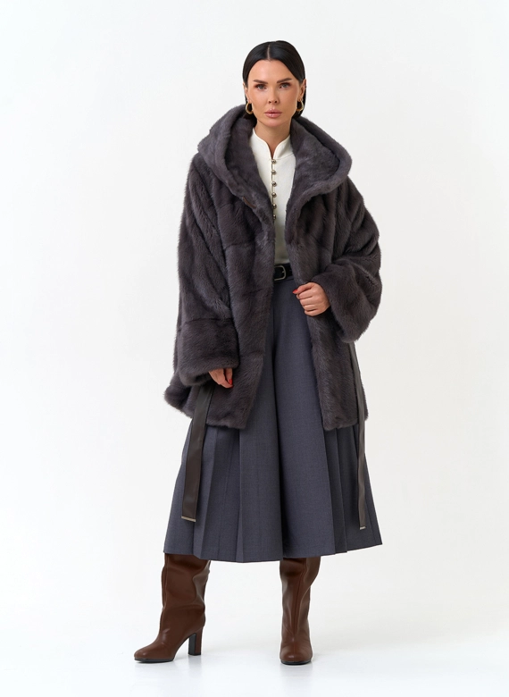 Женская шуба из меха норки с капюшоном фото