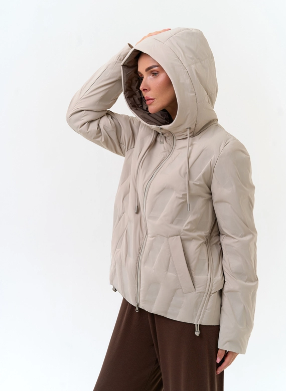 Женская куртка с капюшоном