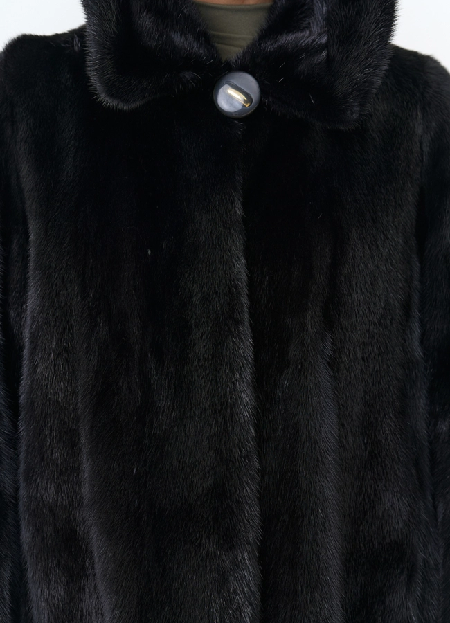 Шуба из норки с капюшоном черного цвета модель № 27662 универмаг малина