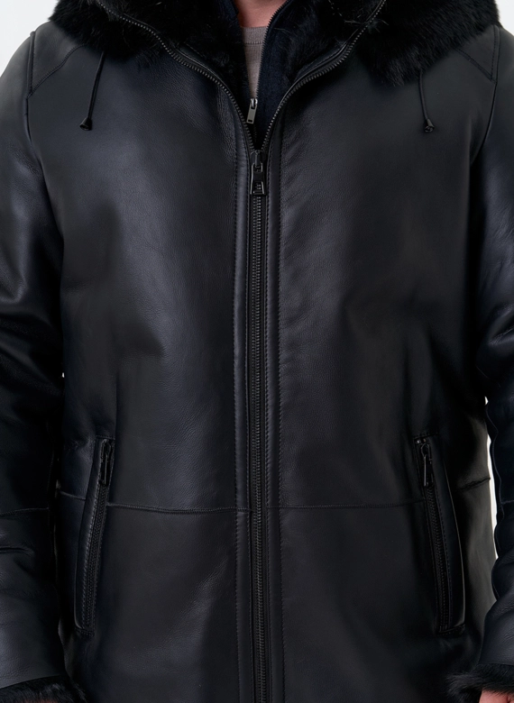 Мужская дубленка черного цвета с капюшоном