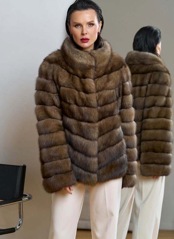 Женская шуба из соболя с воротником стойкой фото