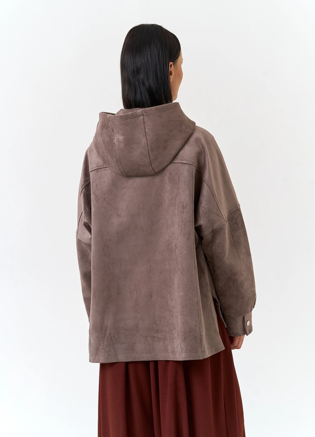 Женская куртка из эко замши с капюшоном модель № 32880 в рассрочку