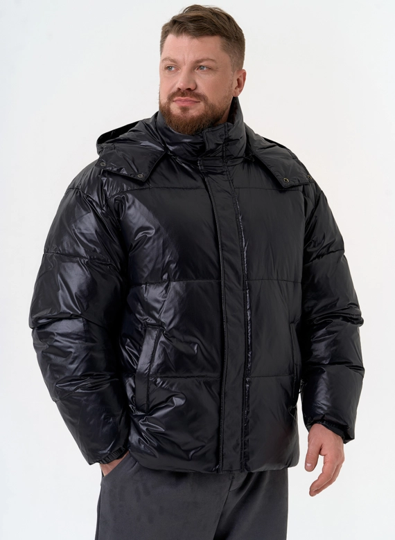 Мужской пуховик черного цвета с капюшоном