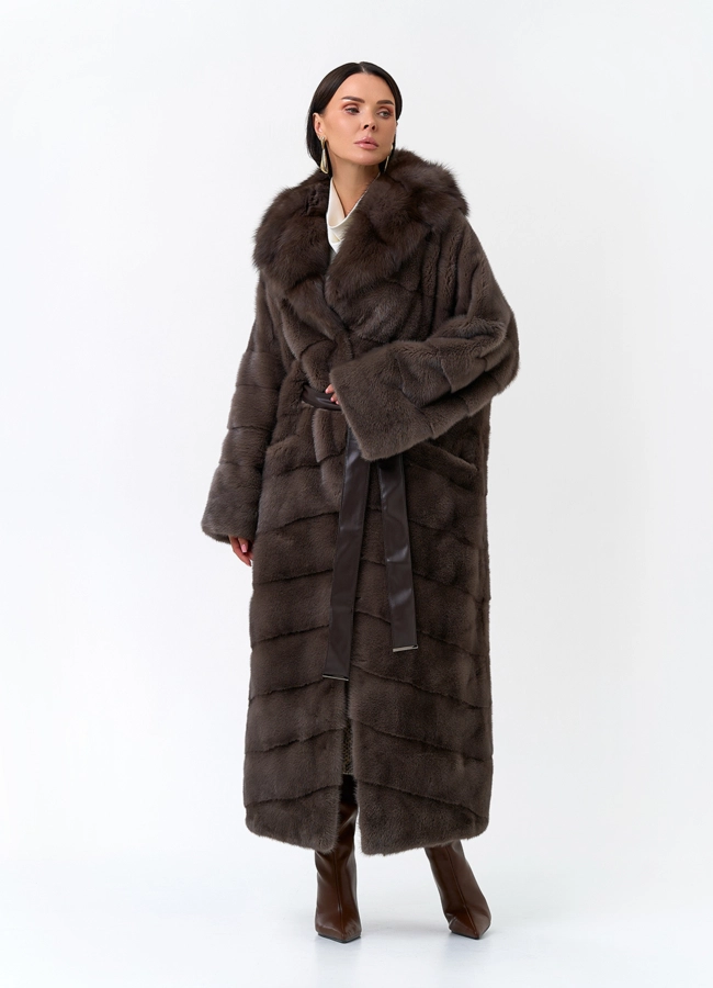Длинная шуба из меха норки с капюшоном из меха куницы модель № 33706 универмаг малина