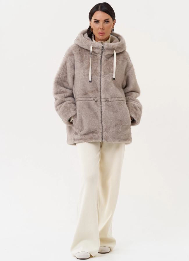 Женская куртка из эко меха с капюшоном модель № 31230 в рассрочку